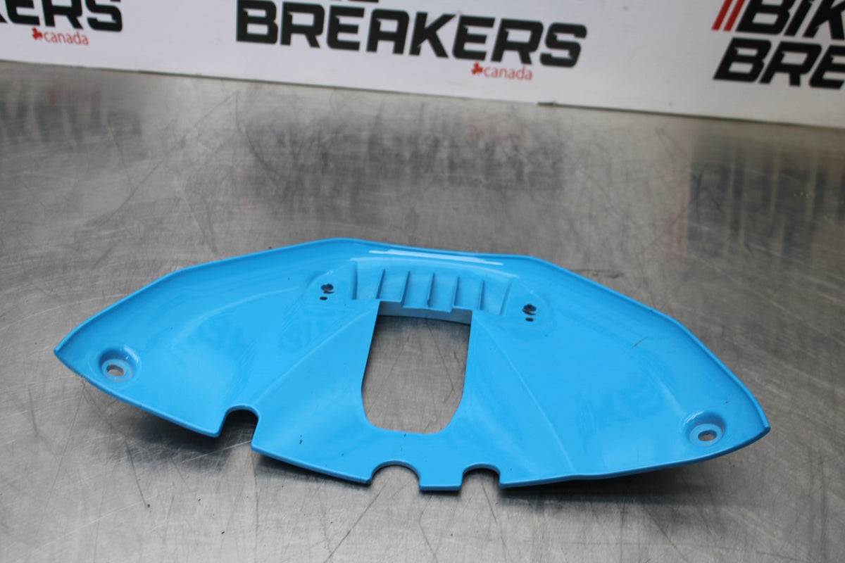 22-25 YAMAHA YZF R7 LOWER FRONT UPPER INNER HEADLIGHT COWL FAIRING  BB182