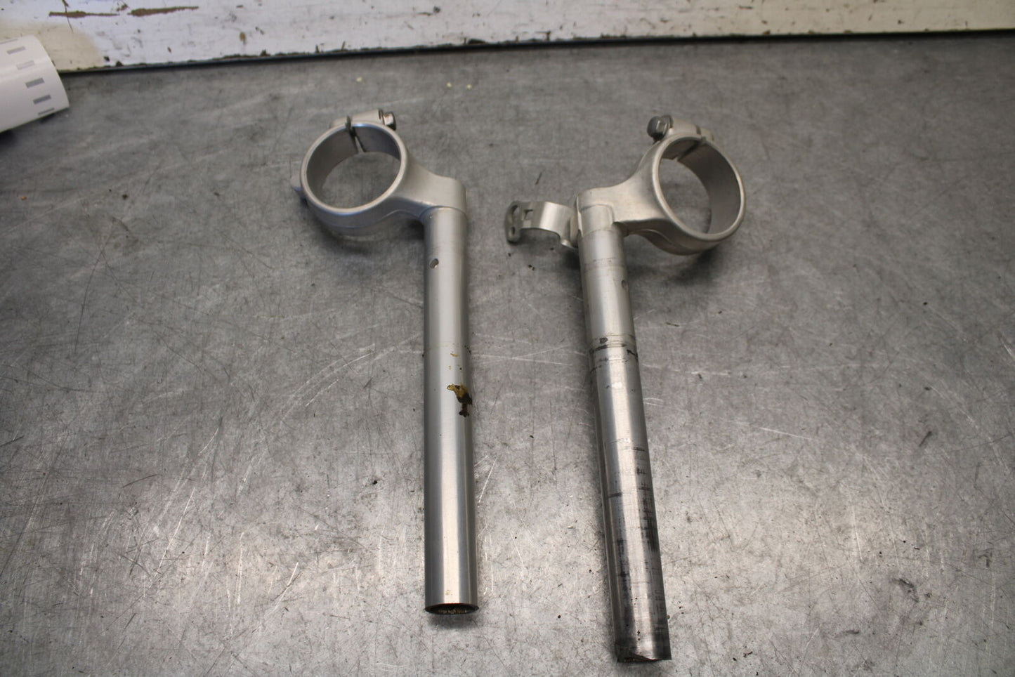 05-06 SUZUKI GSXR1000 LEFT RIGHT CLIP ON HANDLEBARS PAIR SET 56111-41G00 BB663