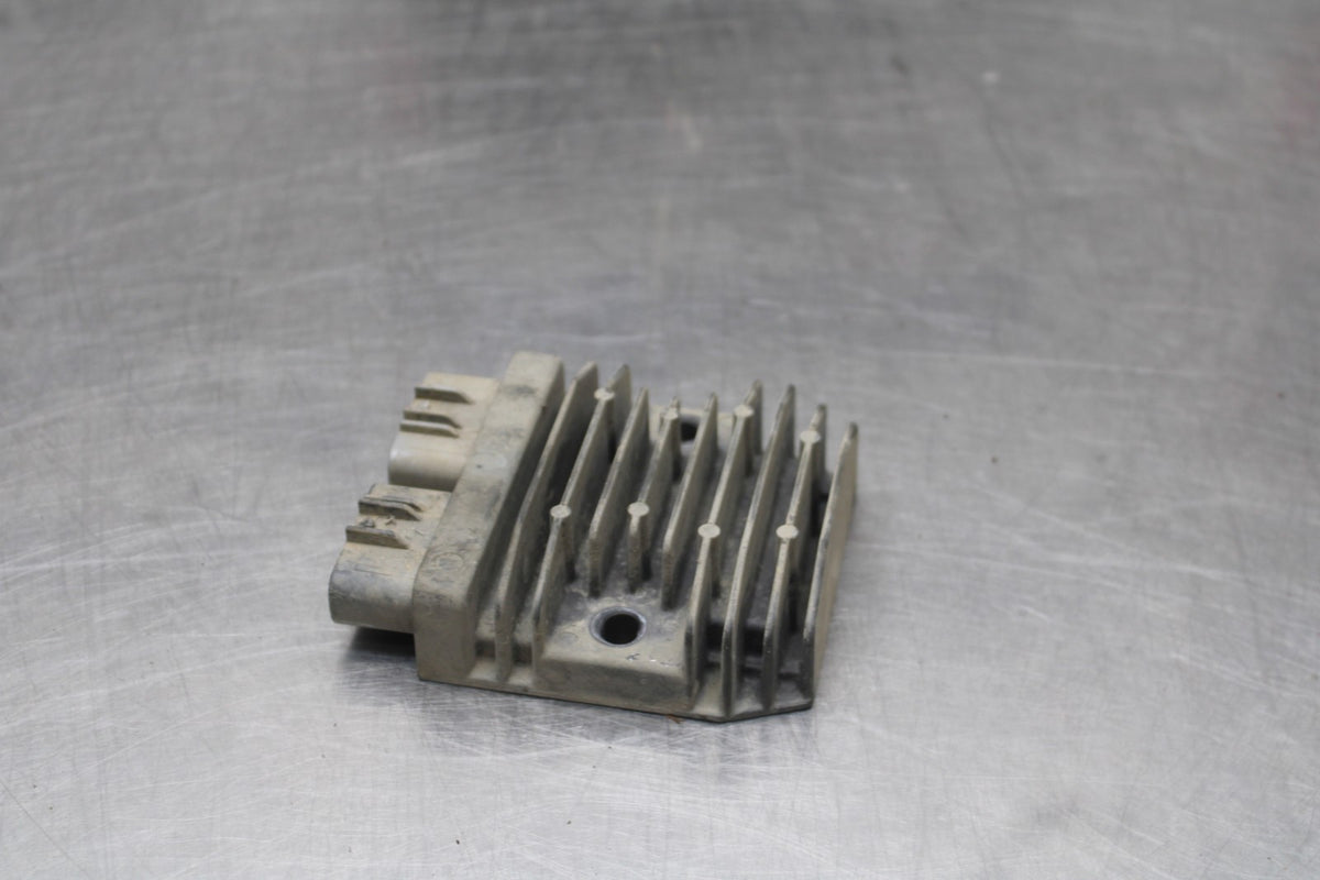 15 TRIUMPH TIGER 800 RECTIFIER VOLTAGE REGULATOR BB873