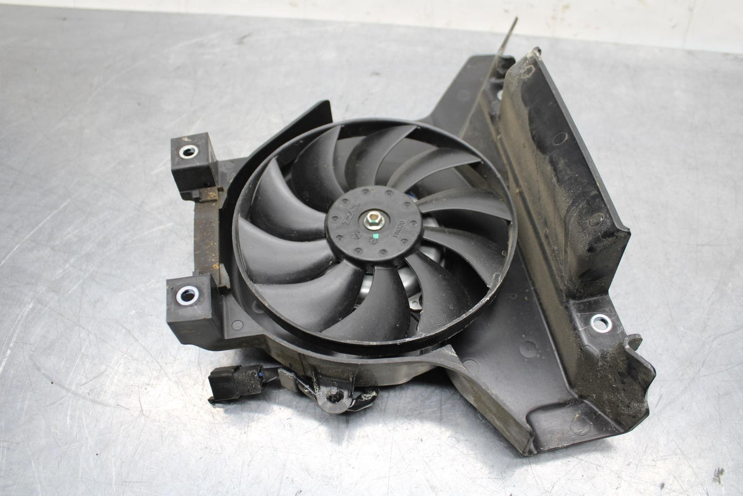 19-22 KAWASAKI Z400 ENGINE RADIATOR COOLING FAN BB586