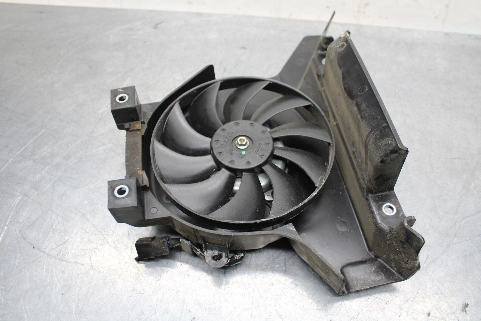 19-22 KAWASAKI Z400 ENGINE RADIATOR COOLING FAN BB586