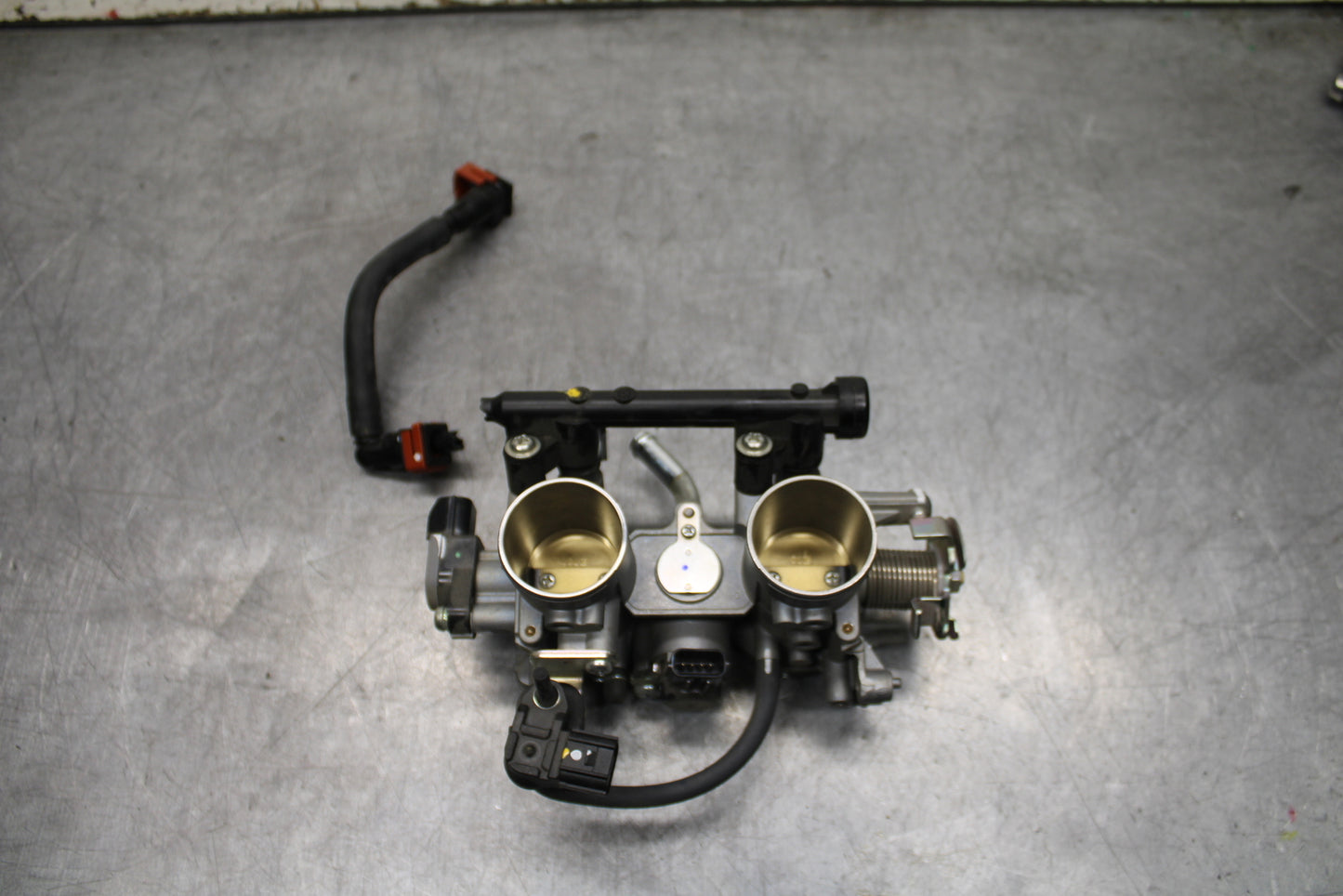 24 KAWASAKI NINJA 500 ABS MAIN FUEL INJECTORS / THROTTLE BODIES BB730