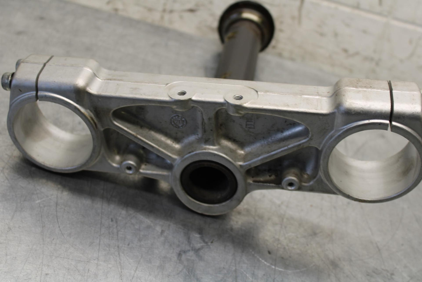 2005 Ducati Monster S2R FRONT FORKS CLAMP LOWER TRIPLE TREE STEM BB557