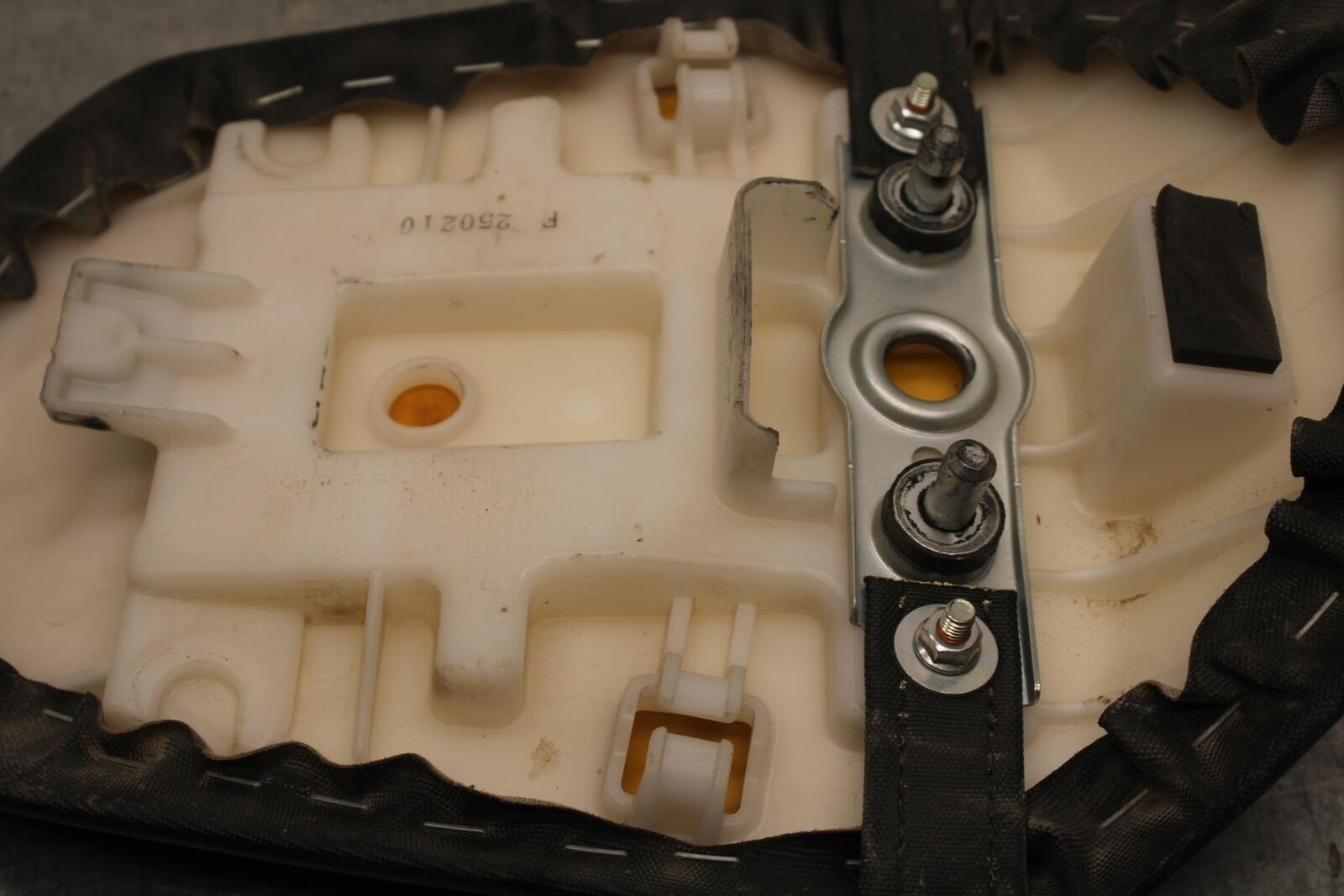 09-16 SUZUKI GSXR1000 REAR BACK PASSENGER TANDEM SEAT PAD SADDLE PILLION BB642