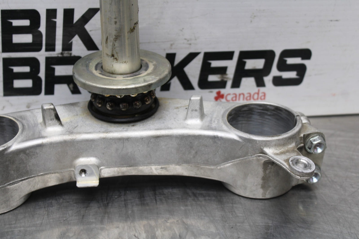 06-07 SUZUKI GSXR 600 FRONT FORKS CLAMP LOWER TRIPLE TREE STEM BB822