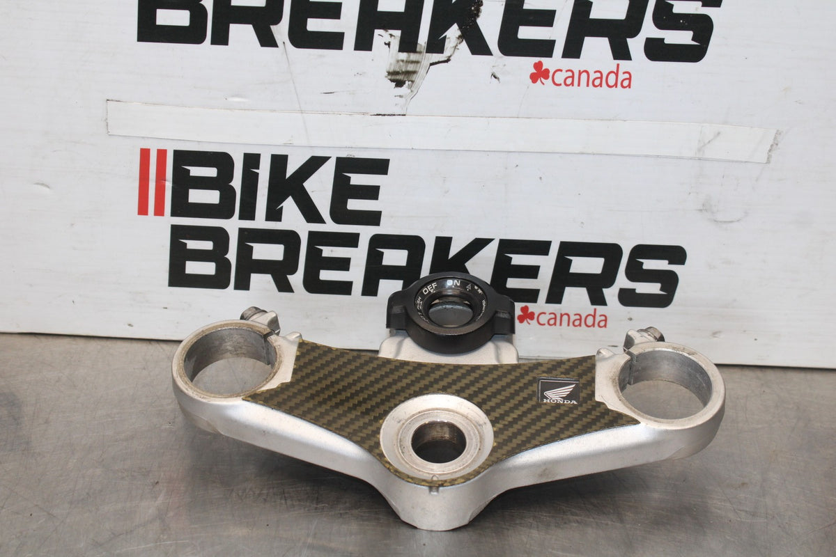06-07 HONDA INTERCEPTOR 800 VFR800 FORKS UPPER TRIPLE TREE CLAMP BB917
