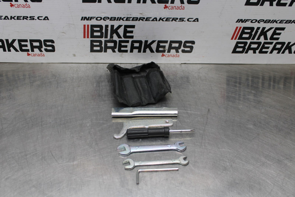 17-18 YAMAHA YZF R3 STOCK TOOLS OEM TOOL BAG KIT SET BB813