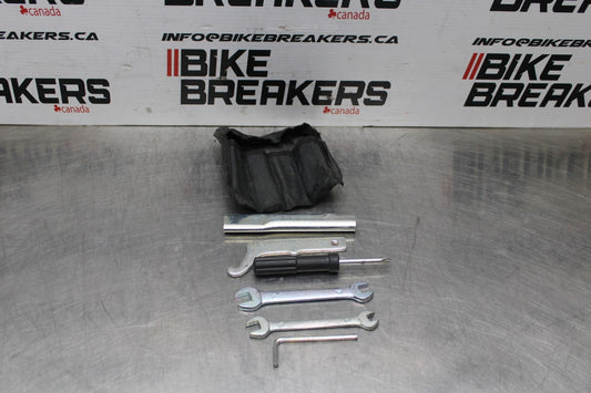 17-18 YAMAHA YZF R3 STOCK TOOLS OEM TOOL BAG KIT SET BB813