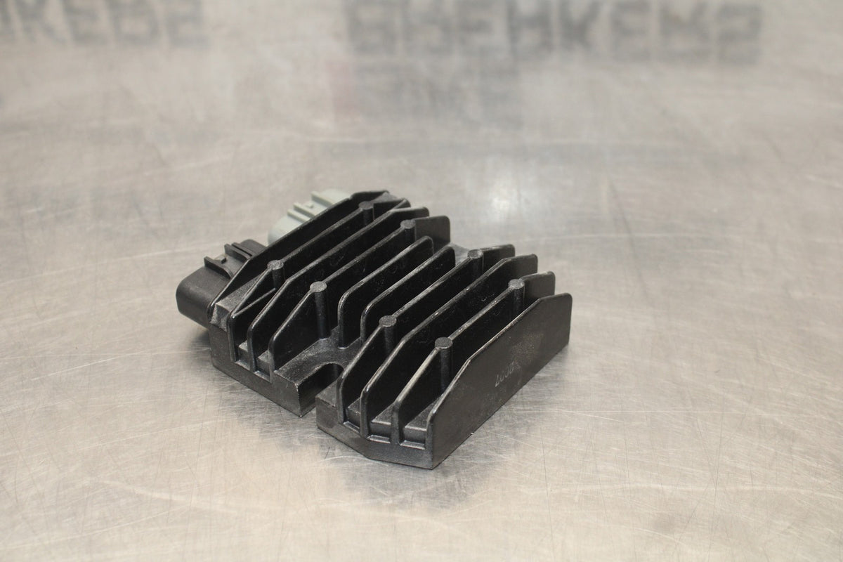 07 YAMAHA YZF R1 RECTIFIER VOLTAGE REGULATOR BB826