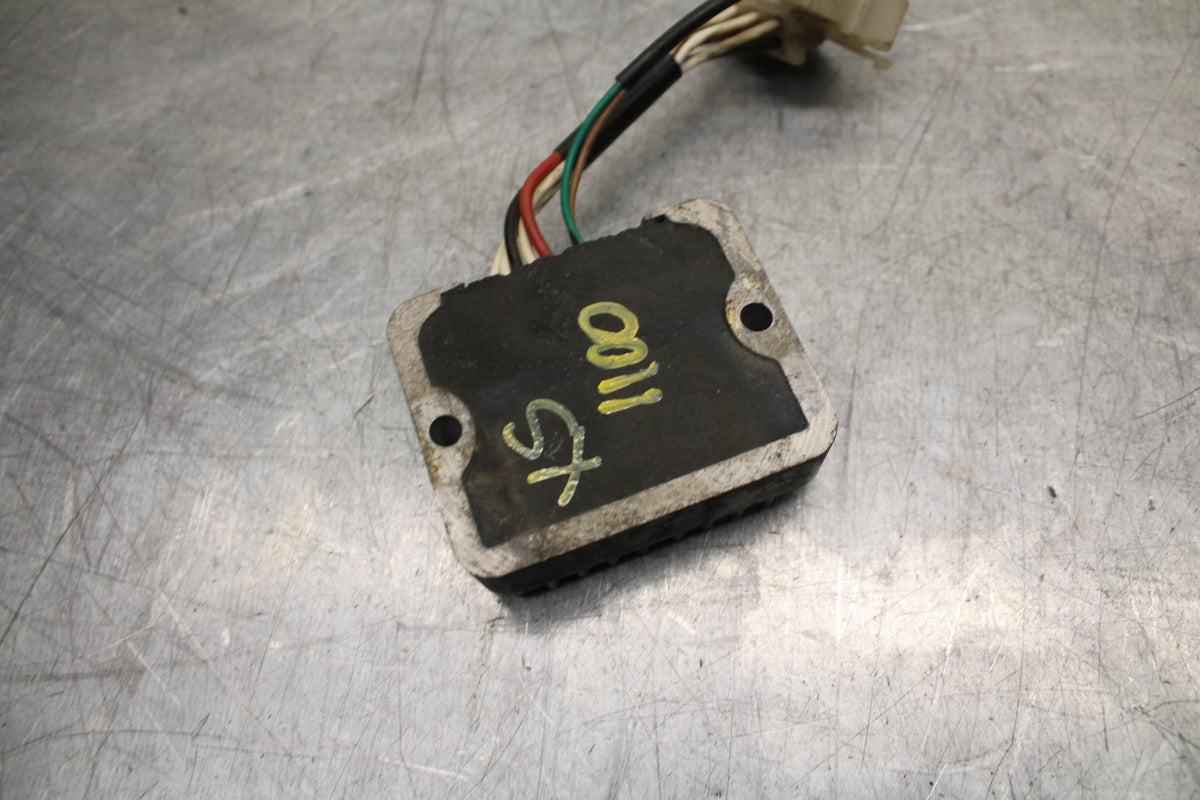 1979 Yamaha XS1100 RECTIFIER VOLTAGE REGULATOR 1T4-81960-A0-00 BB572