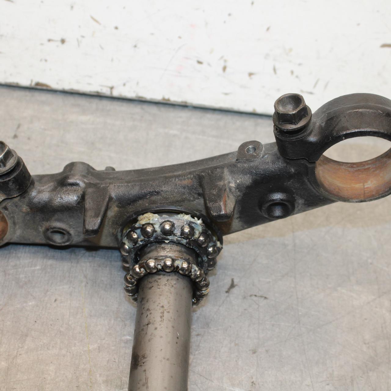 01-06 HONDA CBR600F4I FRONT FORKS CLAMP LOWER TRIPLE TREE STEM  BB644