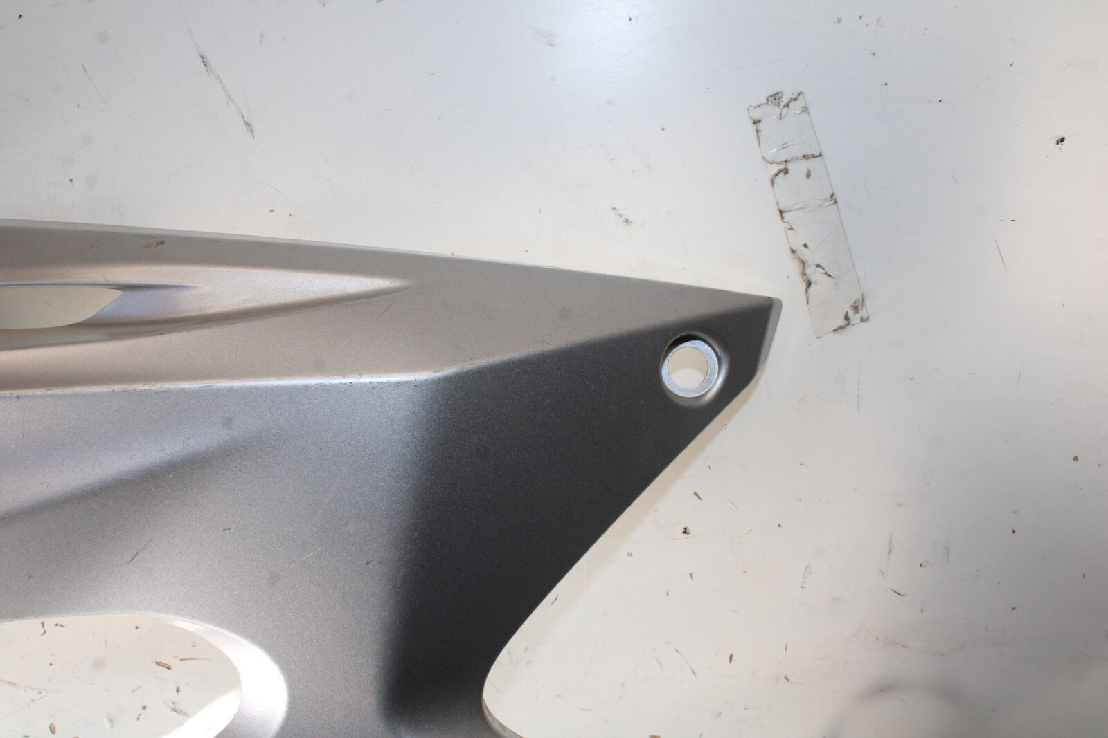 17-20 YAMAHA YZF R6 LEFT MID UPPER SIDE FAIRING COWL PLASTIC BB257