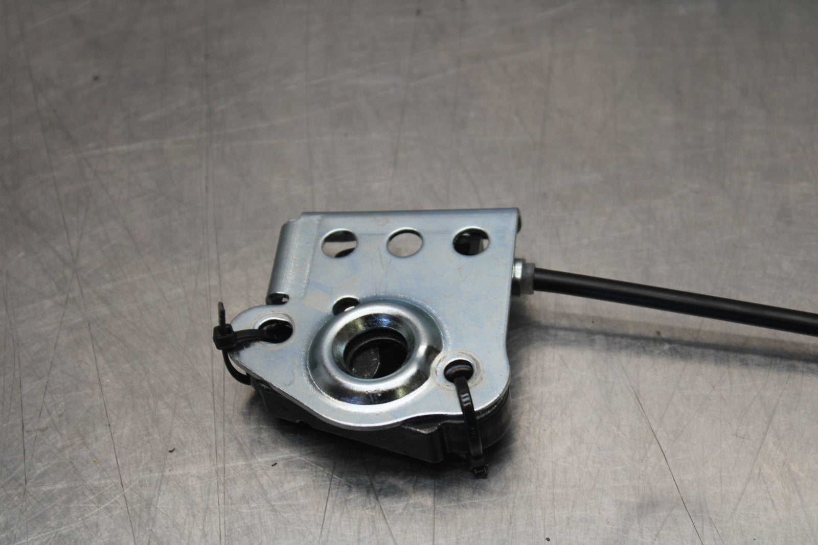 24-25 KAWASAKI NINJA ZX4R REAR PASSENGER SEAT LATCH LOCK ASSEMBLY BB610