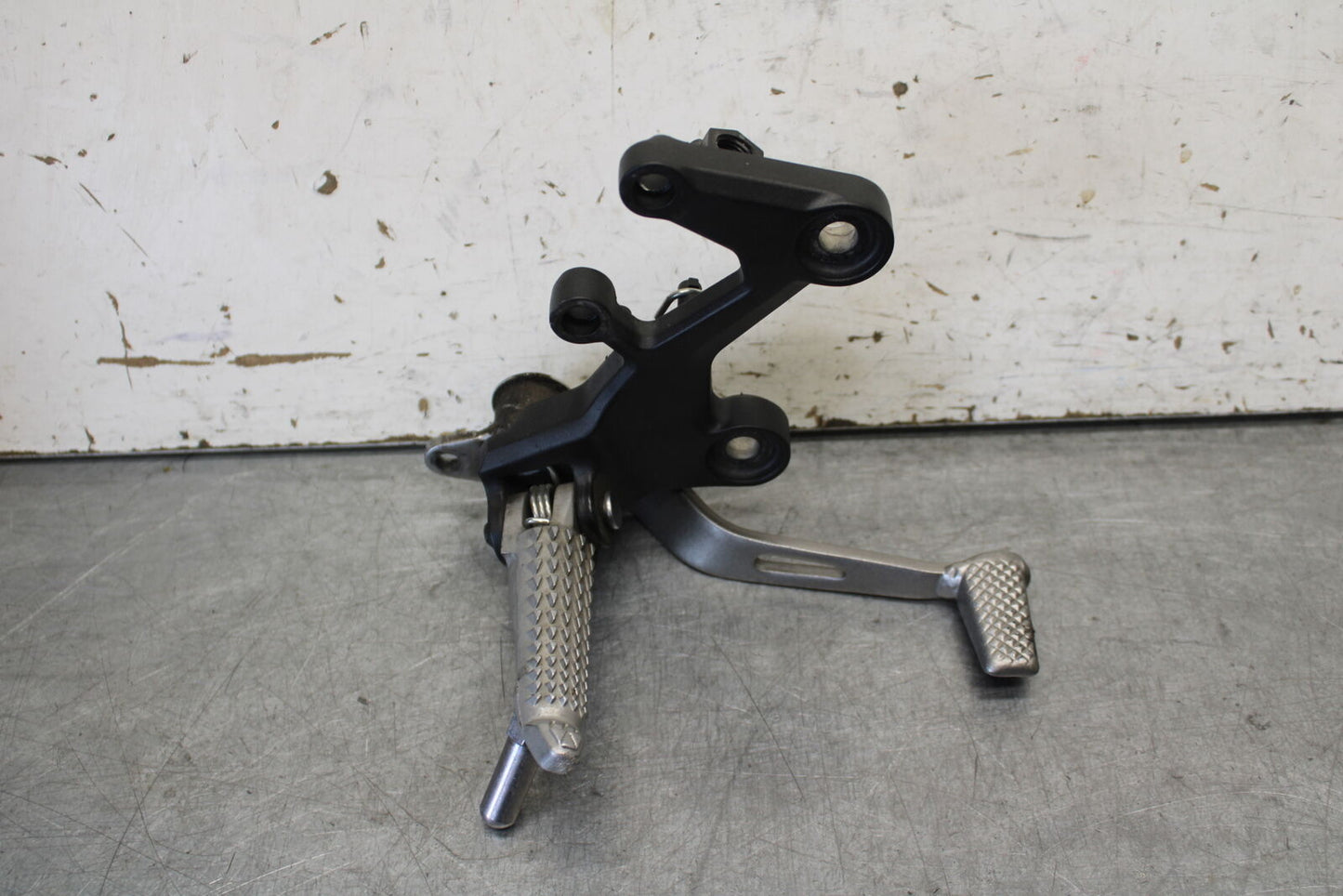18-23 KAWASAKI NINJA 400 RIGHT REARSET REAR SET DRIVER FOOT PEG REST STOP BB679