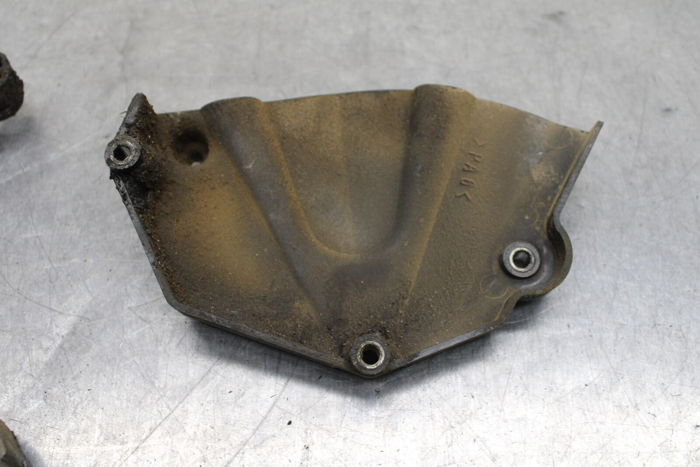 06-07 YAMAHA YZF R6 ENGINE SPROCKET COVER BB742