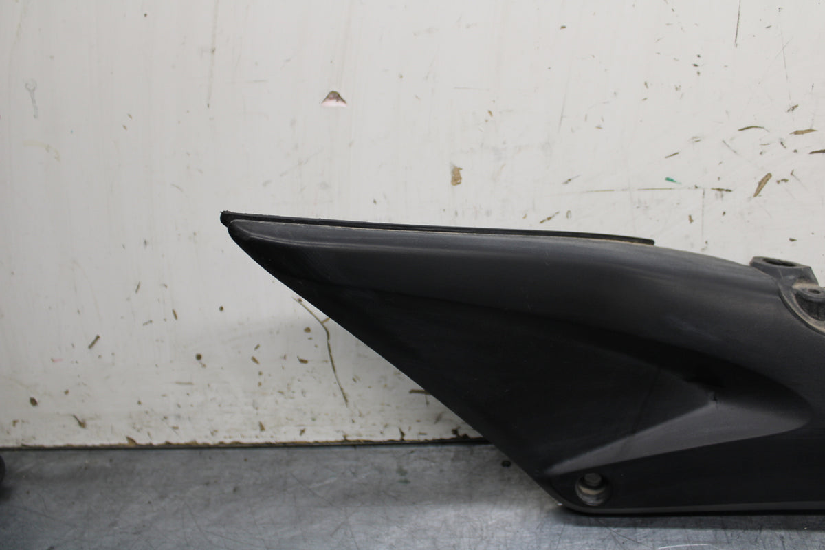 05-06 HONDA CBR600RR LEFT FRONT SIDE SEAT SADDLE PANEL TRIM COWL FAIRING BB739