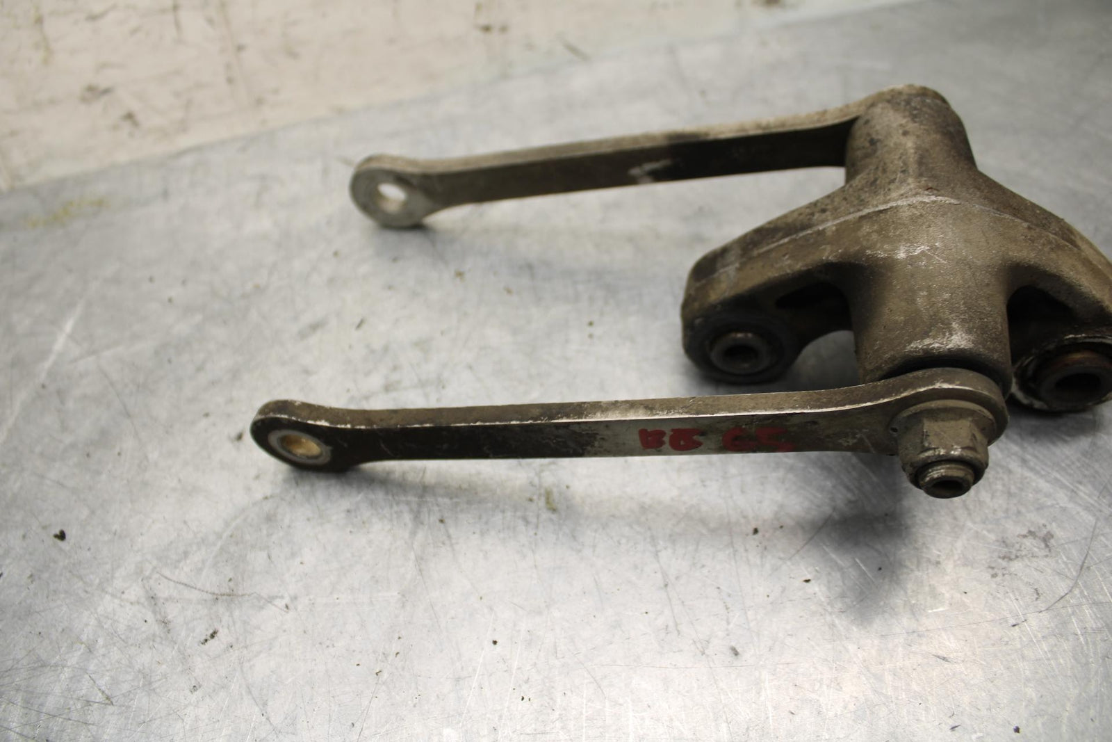 02-03 SUZUKI GSXR750 REAR DOGBONE SHOCK LINKAGE LINK 62600-35870 BB14