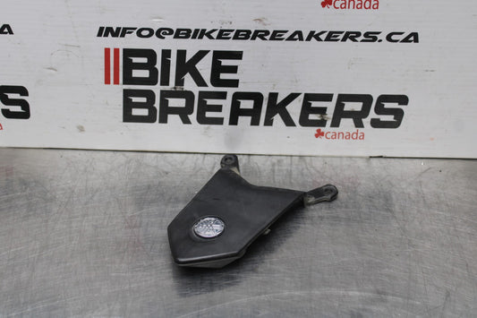 17-18 YAMAHA YZF R3 CENTER REAR BACK TAIL FAIRING COVER TRIM COWL BB813