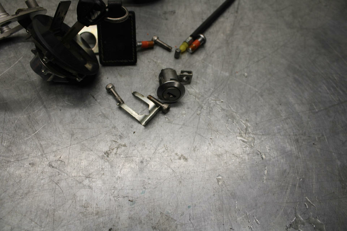 11-17 SUZUKI GSXR600 IGNITION LOCK KEY SET W/ GAS CAP AND SEAT LOCK BB417