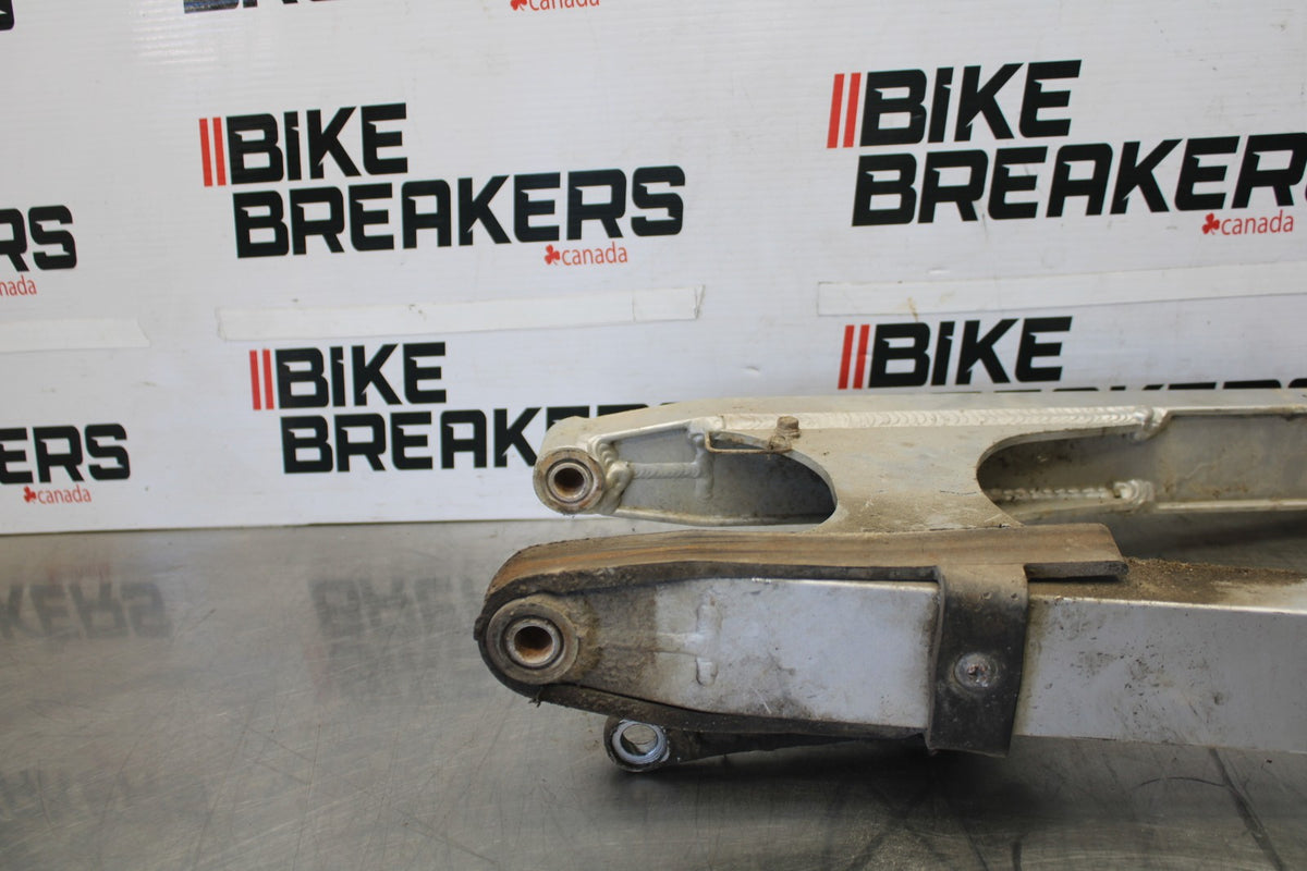 06 KAWASAKI KLR650 REAR SWINGARM BACK SUSPENSION SWING ARM BB919