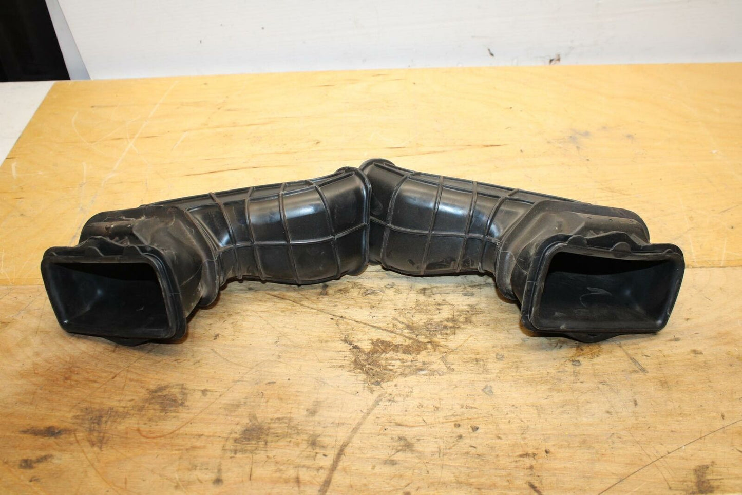 04-05 KAWASAKI NINJA ZX10R RIGHT LEFT AIR INTAKE DUCTS BB322