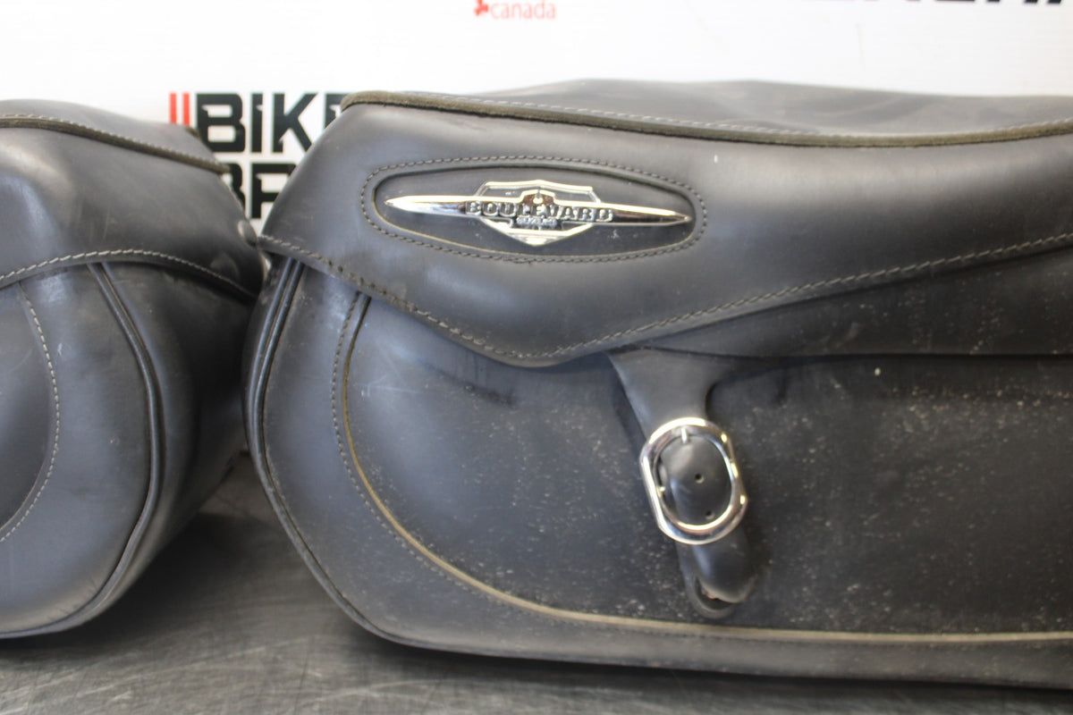 05-09 SUZUKI BOULEVARD C90 SIDE CARGO LUGGAGE SADDLEBAG BAG COMPARTMENT BB918