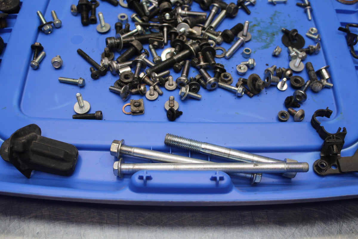 17-18 YAMAHA YZF R3 MOUNTING BOLTS HARDWARE MOTOR SCREWS BB788