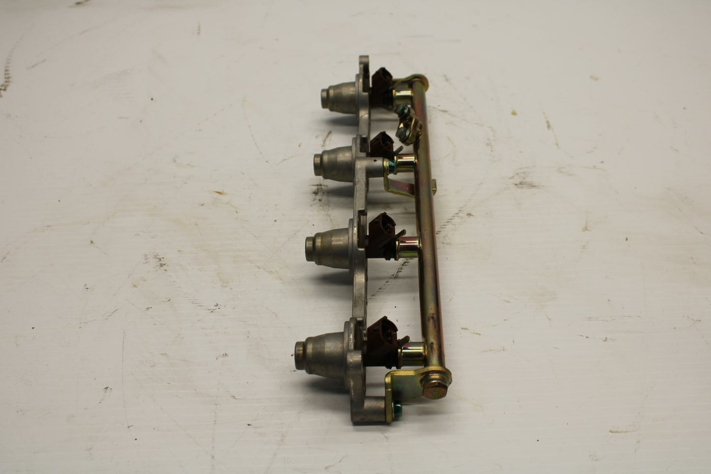 04-05 HONDA CBR1000RR SECONDARY FUEL INJECTORS TOP AIRBOX GAS RAIL BB242