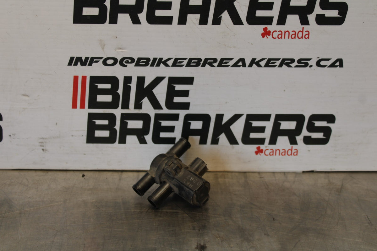 06-07 SUZUKI GSXR 600 AIR VALVE SOLENOID TOP ENGINE SWITCH SENSOR BB863
