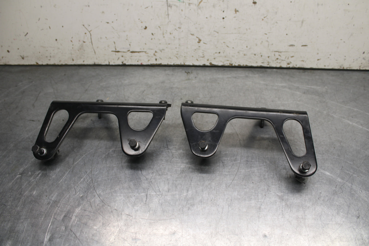 14 HONDA CTX1300A SADDLEBAG CASE MOUNTING BRACKET MOUNT BB732