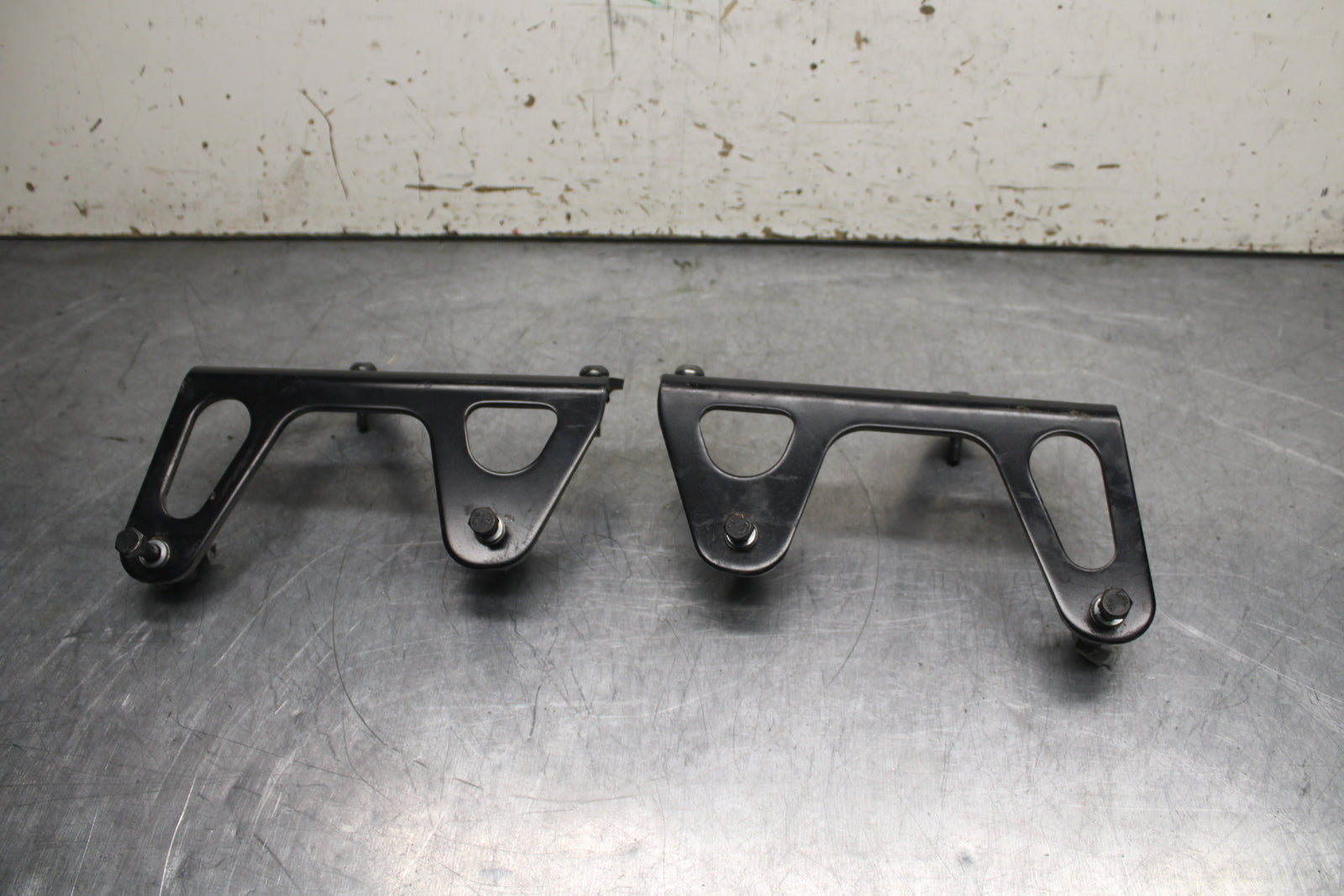 14 HONDA CTX1300A SADDLEBAG CASE MOUNTING BRACKET MOUNT BB732