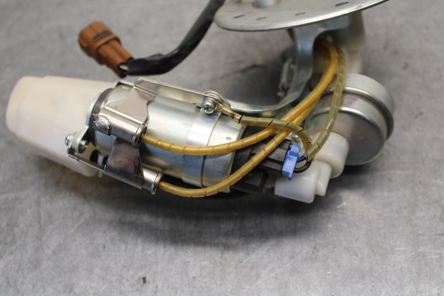 05-06 SUZUKI BOULEVARD M50 FUEL PUMP 15100-10F10 15100-39G00 15100-41F10 BB671