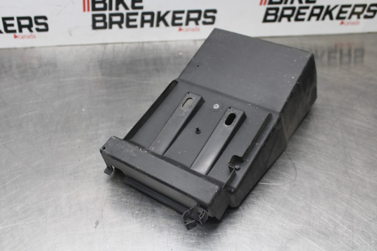18-26 KAWASAKI Z400 REAR BACK TAIL UNDERTAIL BATTERY TRAY PLASTIC BB852