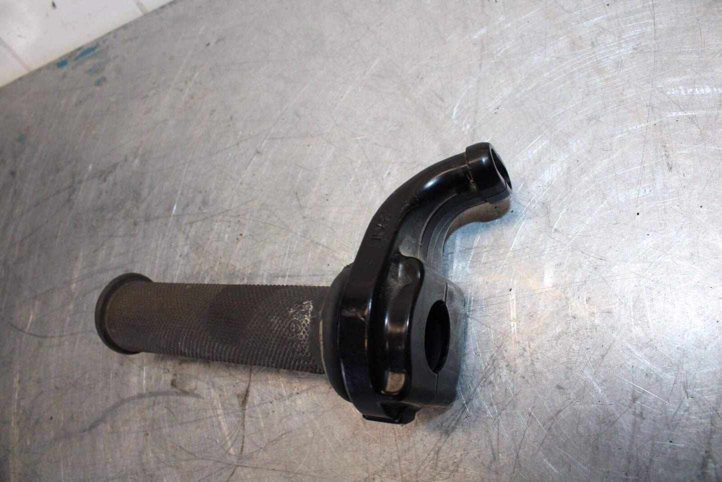 07-08 YAMAHA YZF R1 THROTTLE CABLE LINE HOUSING GUIDE BB439