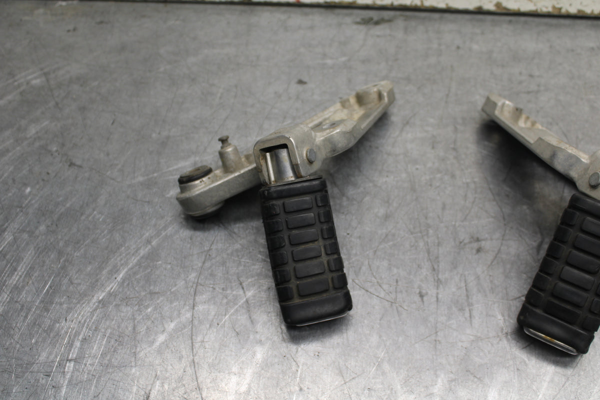 82-83 HONDA V45 MAGNA REAR PASSENGER FOOT STEP PEG BB107