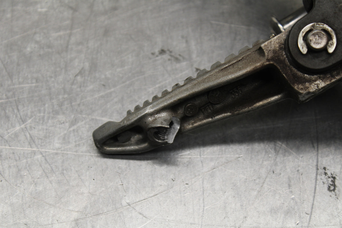 19-22 KAWASAKI Z400 LEFT REARSET REAR SET DRIVER FOOT PEG REST STOP BB738