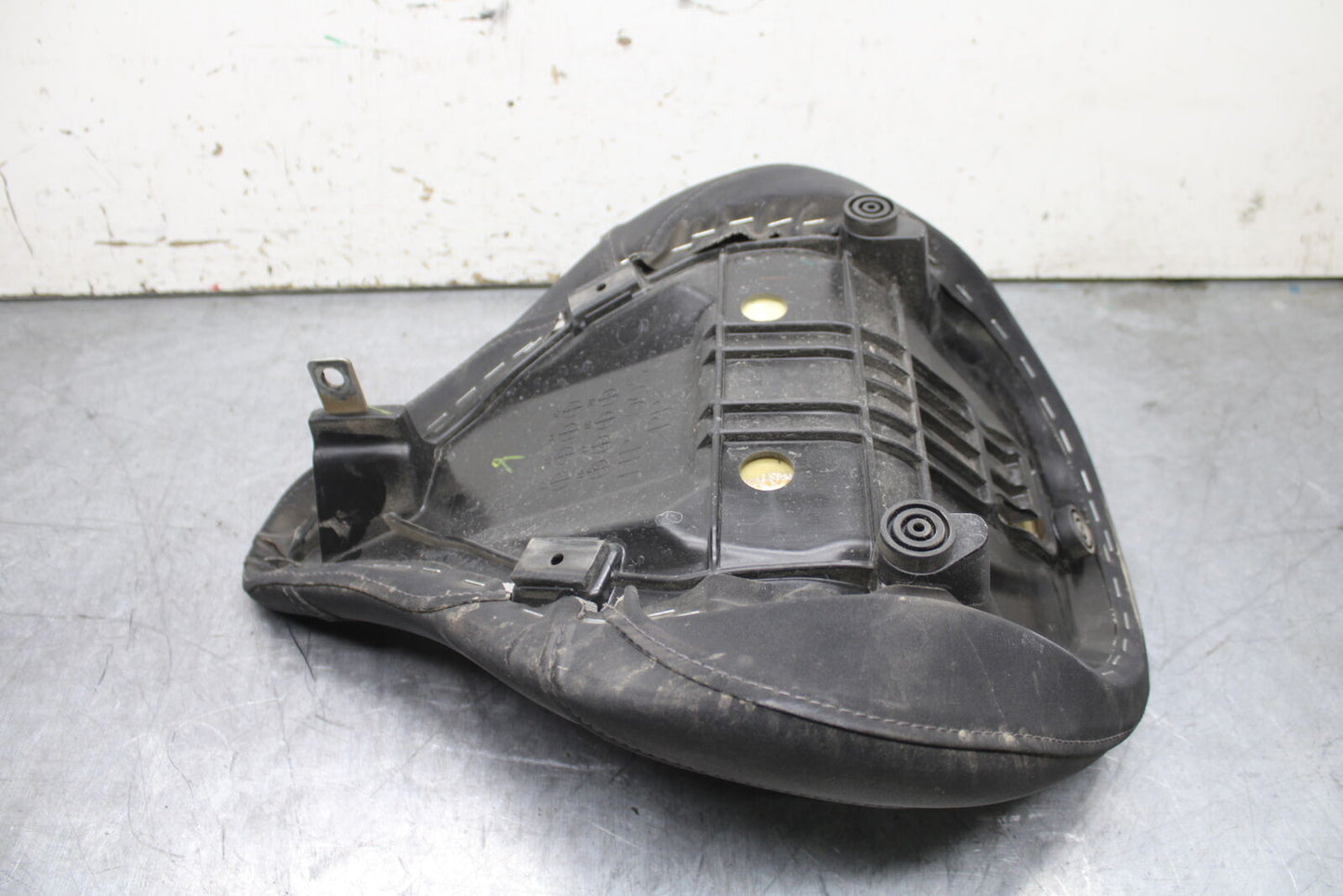 17-24 YAMAHA BOLT XVS950 FRONT DRIVERS SEAT BB729