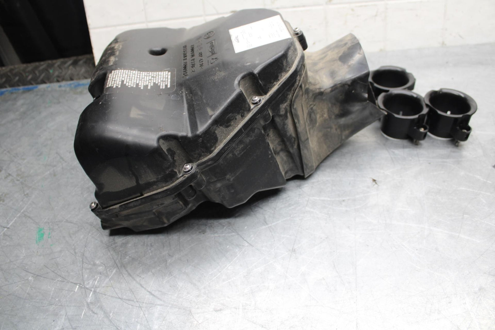 17-21 TRIUMPH STREET TRIPPLE R ABS AIRBOX AIR INTAKE FILTER BOX bb452