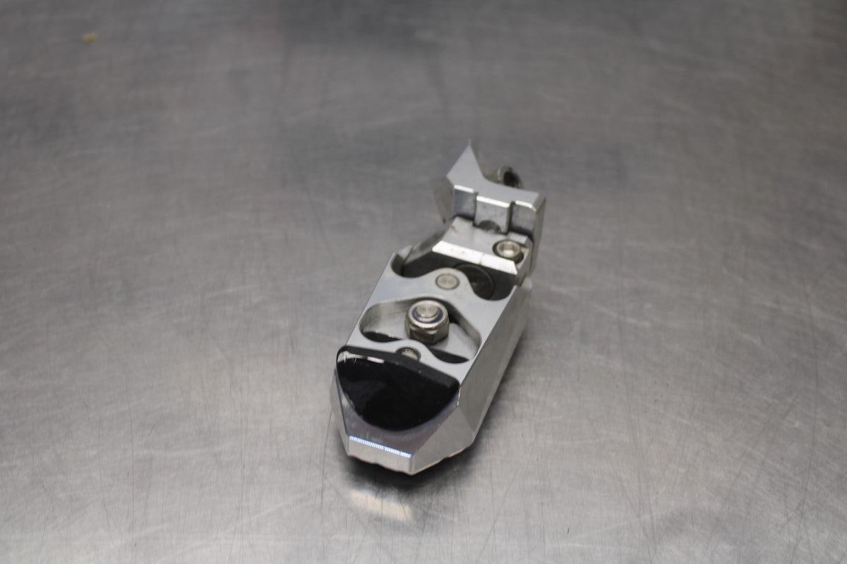 19 BMW F750GS AFTERMARKET RIGHT FRONT FOOT REST PEG STEP BB938