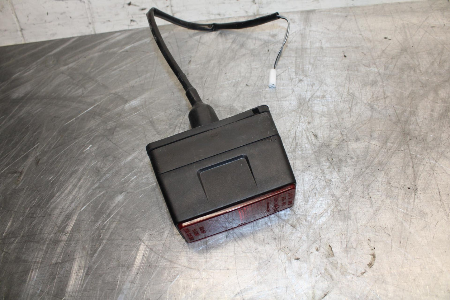 11-21 SUZUKI GSXR750 LICENSE PLATE LIGHT BB492