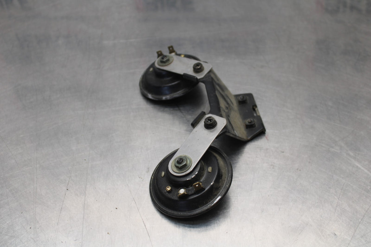 03-08 KAWASAKI VULCAN 1600 HORN SIGNAL SET & BRACKET BB196