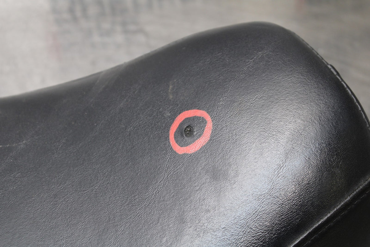 07 HARLEY-DAVIDSON SPORTSTER 1200 CUSTOM XL1200C SADDLE SEAT  BB833