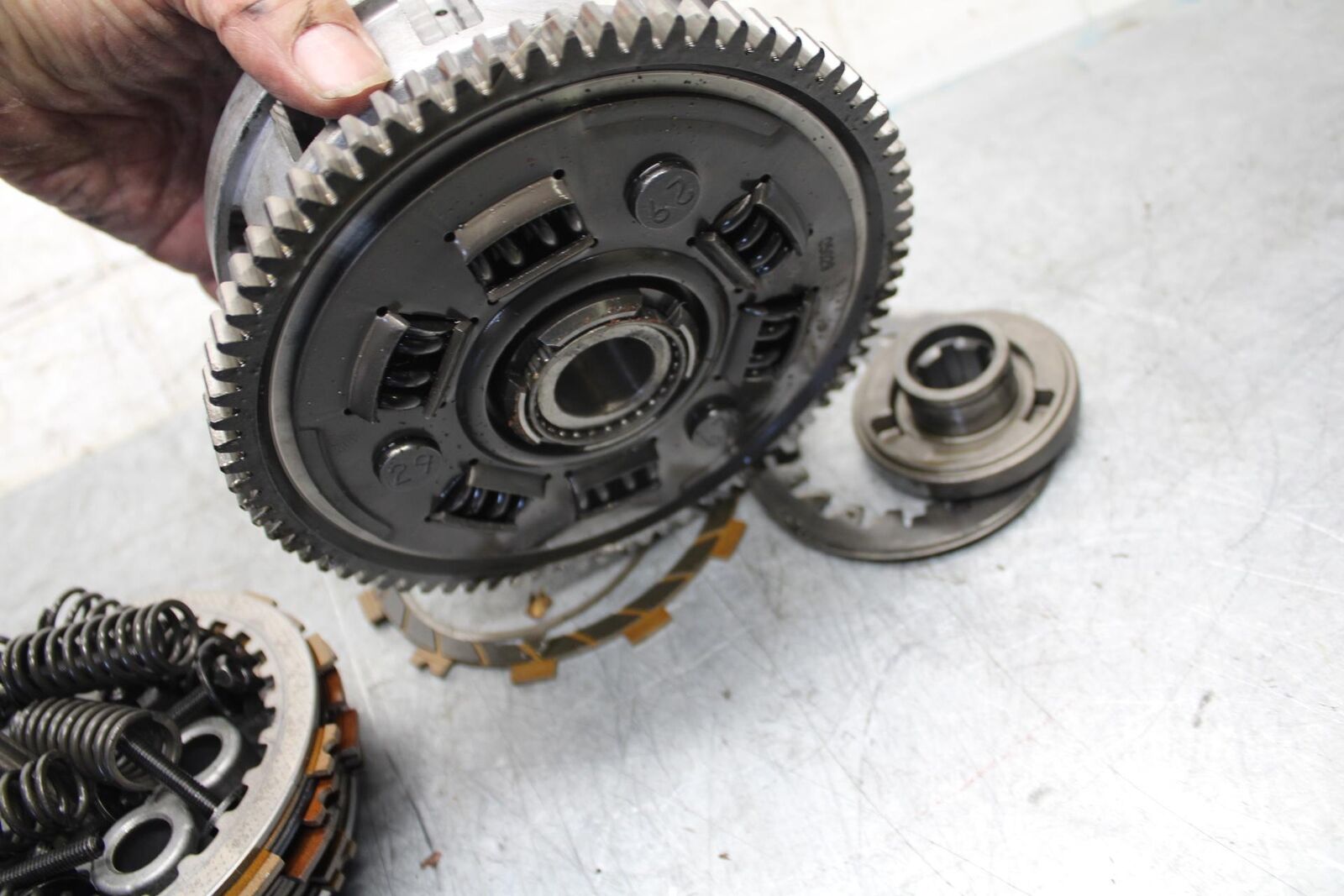 2007 Suzuki GSXR600  CLUTCH W PLATES BASKET HUB 21200-01820 21410-41G10 BB540 