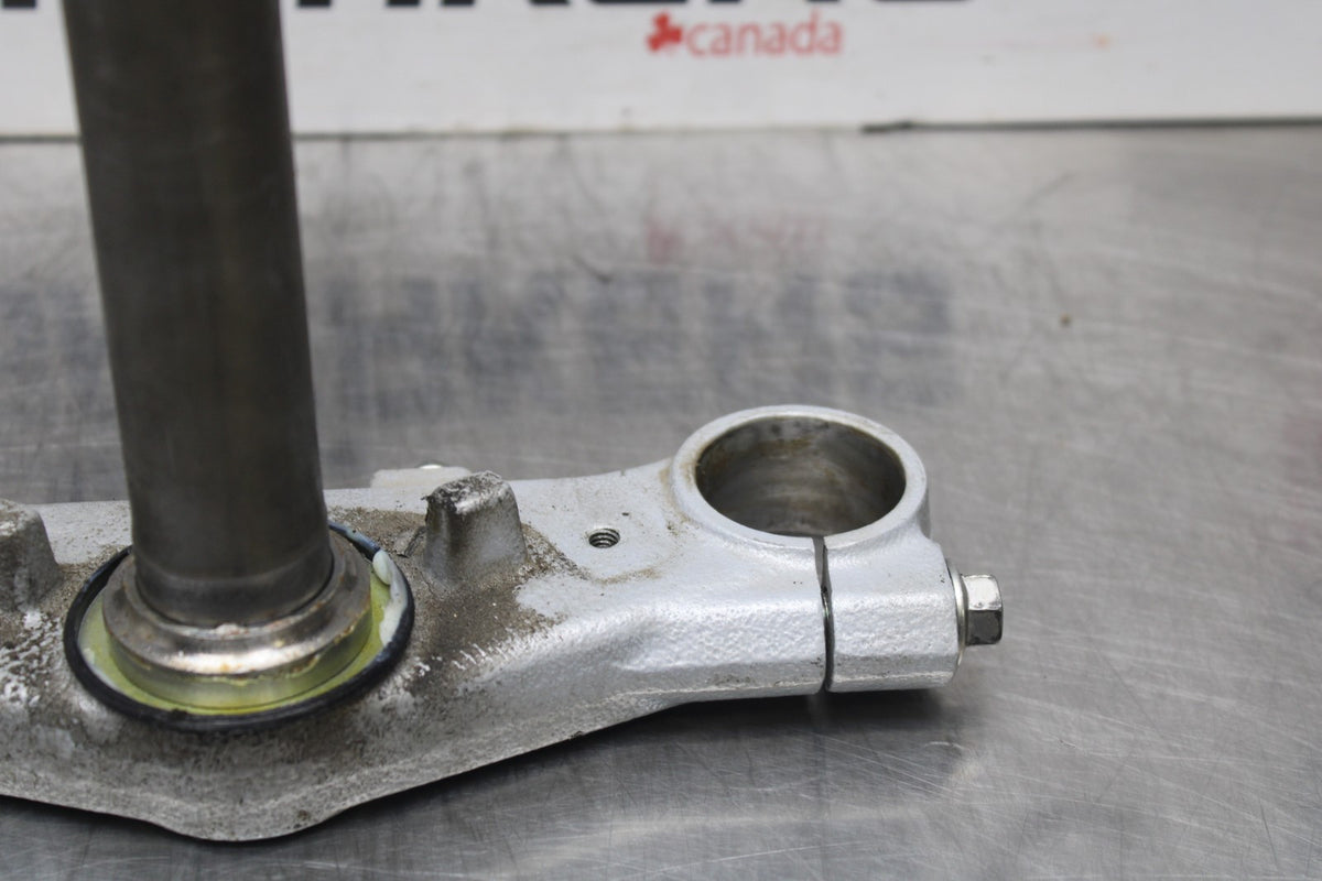 15 SUZUKI GW250F FRONT FORKS CLAMP LOWER TRIPLE TREE STEM BB789