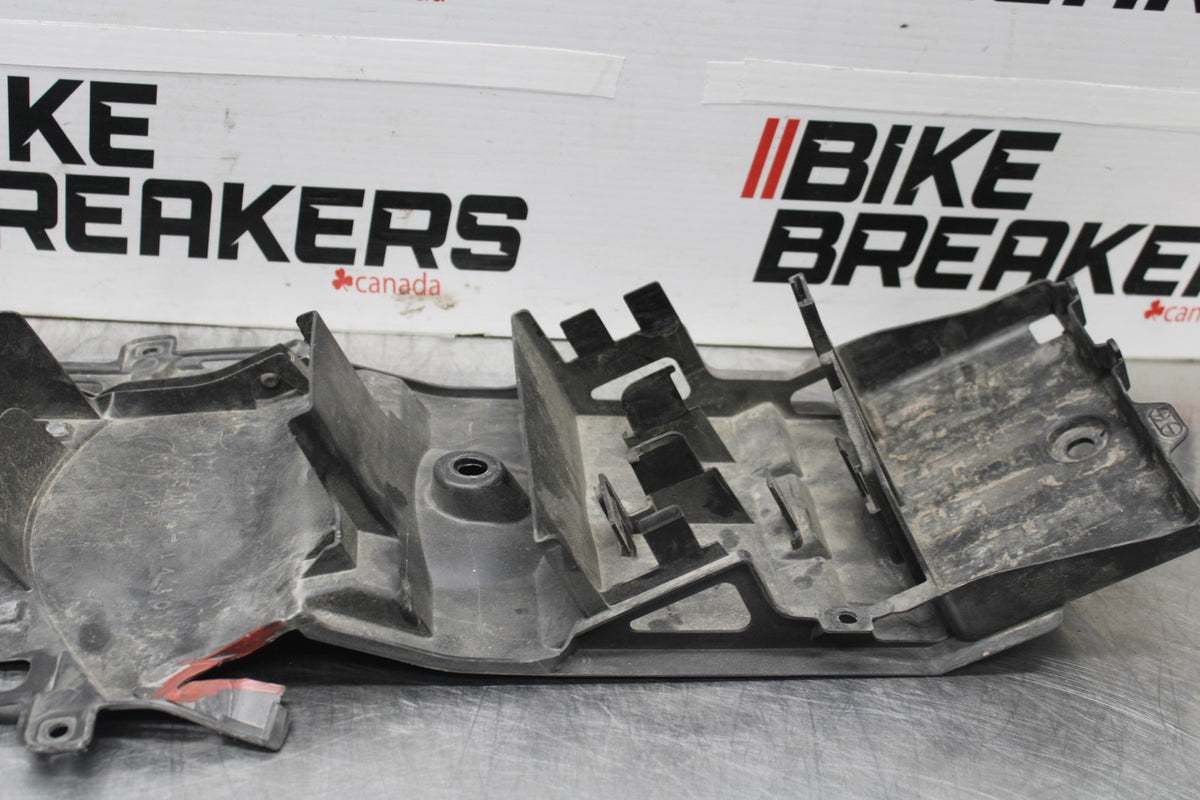 11-24 SUZUKI GSXR750 REAR BACK TAIL UNDERTAIL BATTERY TRAY PLASTIC BB879