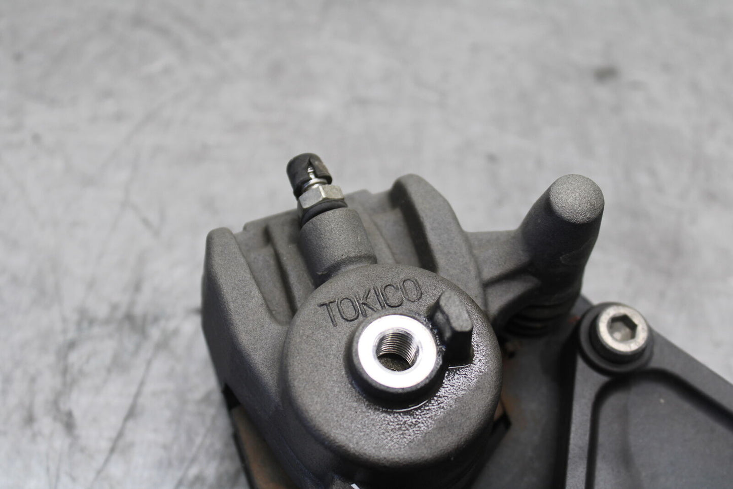 12-17 KAWASAKI ER-6N Z650 REAR BACK BRAKE CALIPER W MOUNT BRACKET BB709