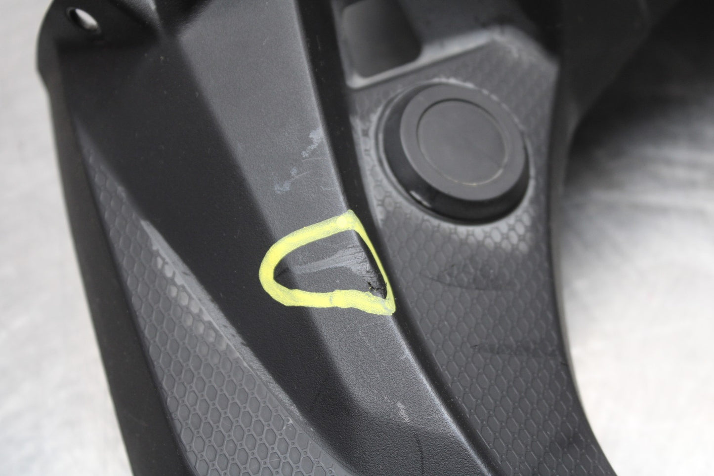 18-23 KAWASAKI NINJA 400 EX400 ABS FRONT CENTER COWL FAIRING BB177