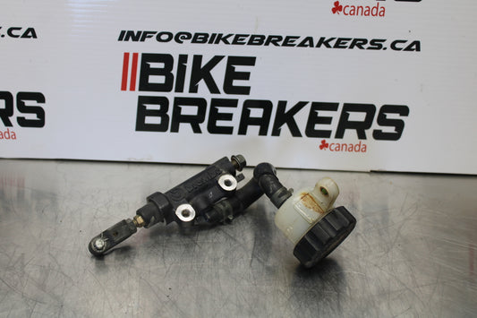 04 YAMAHA ROAD STAR XV1700A REAR BACK BRAKE MASTER CYLINDER W RESERVOIR BB155