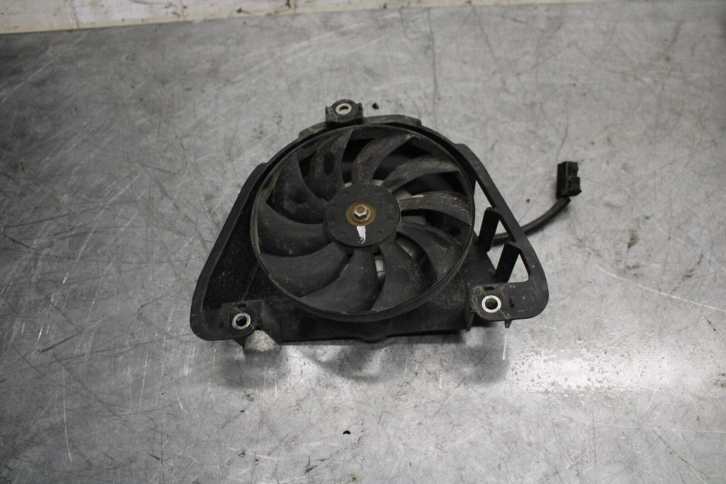2015 Yamaha YZF R3 ENGINE RADIATOR COOLING FAN 2MS-E2405-00-00 BB526