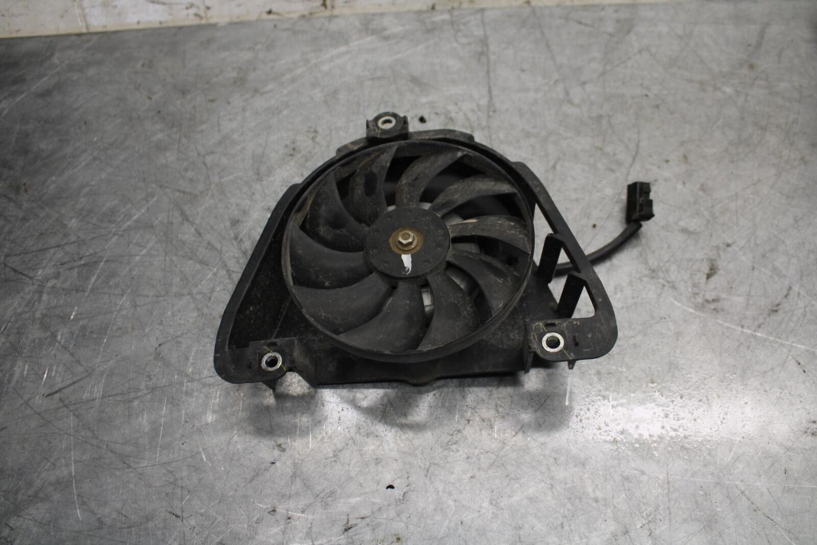 2015 Yamaha YZF R3 ENGINE RADIATOR COOLING FAN 2MS-E2405-00-00 BB526